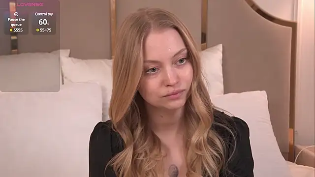 Snapshot of DorisHell chatting on March 2, 5:58 pm DorisHell online show from March 2, 5:58 pm