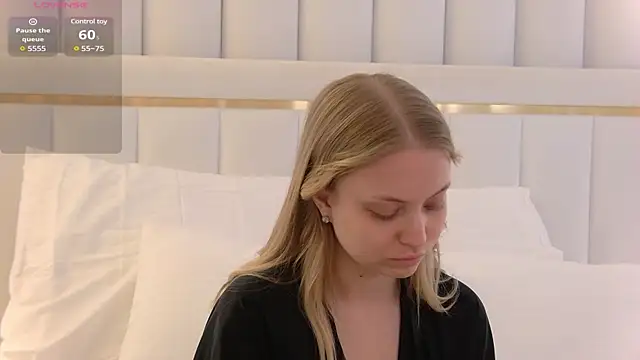 Snapshot of DorisHell chatting on March 4, 6:07 pm DorisHell online show from March 4, 6:07 pm