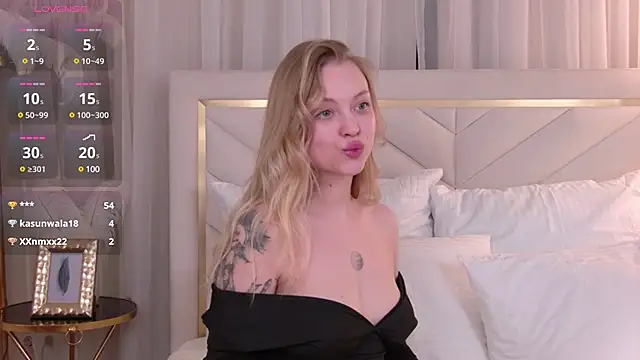 Snapshot of DorisHell chatting on March 6, 9:09 pm DorisHell online show from March 6, 9:09 pm