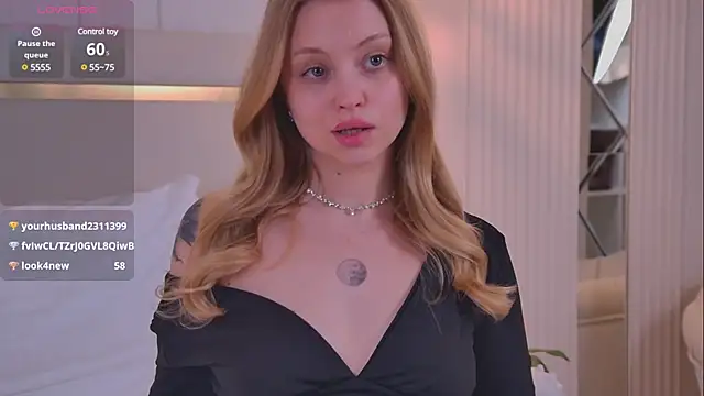 Snapshot of DorisHell chatting on March 23, 12:04 am DorisHell online show from March 23, 12:04 am