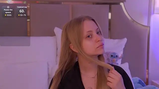 Snapshot of DorisHell chatting on September 25, 3:21 am DorisHell online show from September 25, 3:21 am