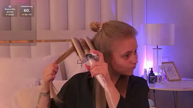 Snapshot of DorisHell chatting on September 30, 3:00 am DorisHell online show from September 30, 3:00 am