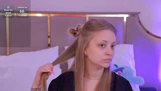 Snapshot of DorisHell chatting on October 3, 3:14 am DorisHell online show from October 3, 3:14 am