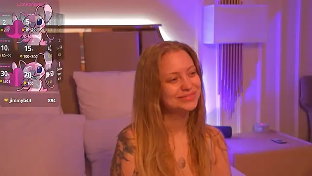 Snapshot of DorisHell chatting on October 31, 4:13 am DorisHell online show from October 31, 4:13 am