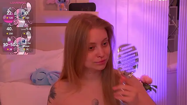 Snapshot of DorisHell chatting on December 5, 12:41 am DorisHell online show from December 5, 12:41 am