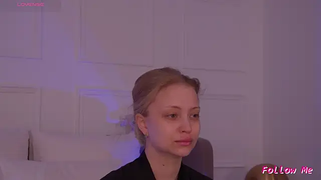 Snapshot of DorisHell chatting on December 14, 12:27 am DorisHell online show from December 14, 12:27 am