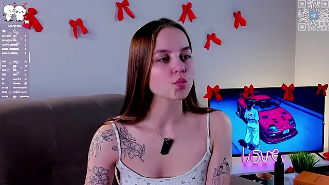 FalineDowlen online show from February 19, 2:18 am