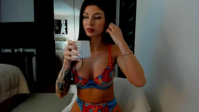 Snapshot of sweetndcrazy chatting on February 11, 7:23 am sweetndcrazy online show from February 11, 7:23 am