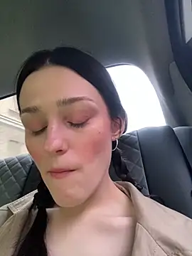 Mia Mia M online show from April 14, 3:51 pm