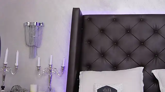 Snapshot of SkylerSpark chatting on January 27, 11:43 pm SkylerSpark online show from January 27, 11:43 pm