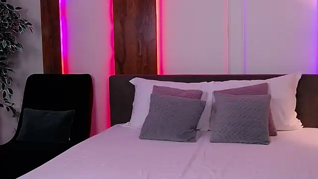 Snapshot of SkylerSpark chatting on October 24, 7:32 pm SkylerSpark online show from October 24, 7:32 pm