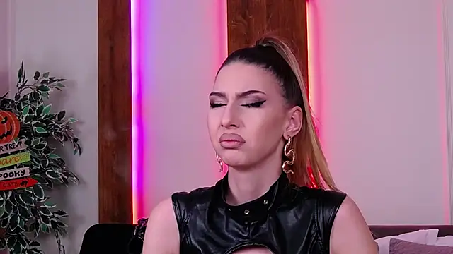 Snapshot of SkylerSpark chatting on October 30, 8:53 pm SkylerSpark online show from October 30, 8:53 pm