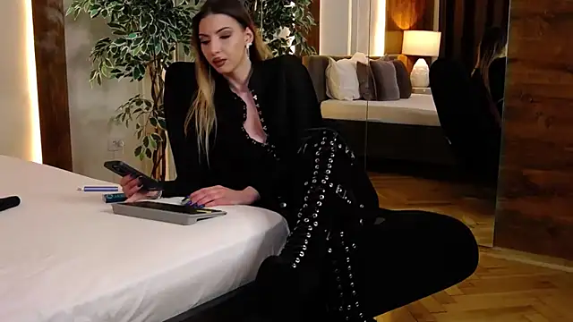 SkylerSpark online show from April 25, 6:05 pm