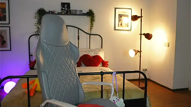 vampy dolll online show from February 11, 1:31 am