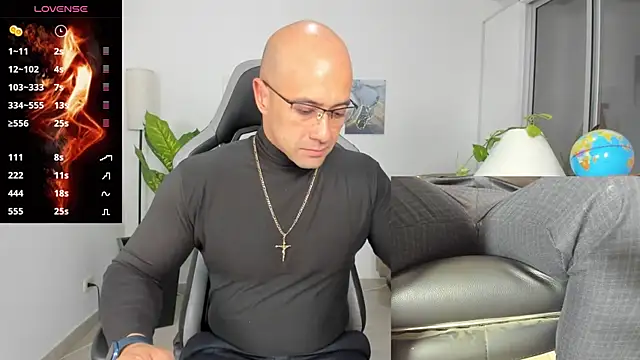 ryan master  online show from December 18, 10:30 am