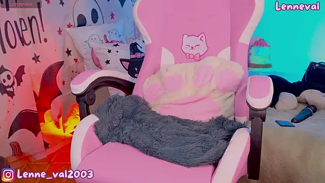 Lenneval1 online show from October 11, 2:11 am