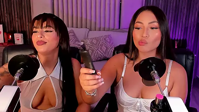 Lillyortiz online show from November 26, 8:32 pm