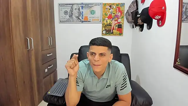 Snapshot of boss_of_cash chatting on September 27, 2:05 am boss of cash online show from September 27, 2:05 am