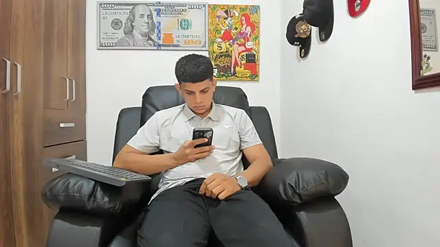 Snapshot of boss_of_cash chatting on October 2, 2:57 pm boss of cash online show from October 2, 2:57 pm