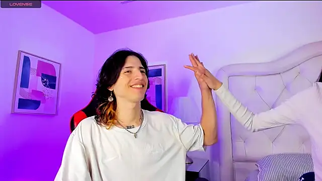 sett and gwen online show from December 15, 8:15 pm