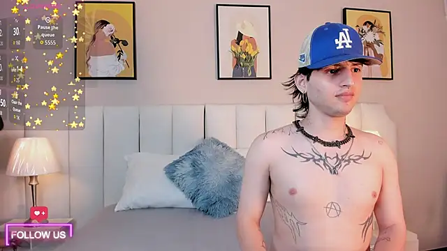 Snapshot of sett_and_gwen chatting on February 24, 5:05 am sett and gwen online show from February 24, 5:05 am