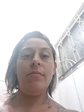 baixinhaloira online show from January 4, 1:21 am