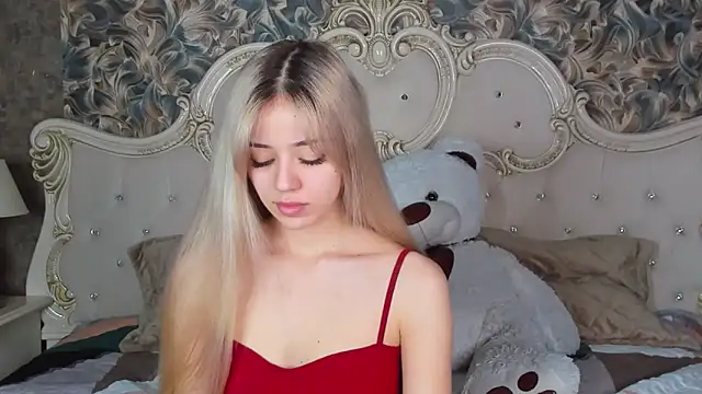 STELLA RICH online show from March 4, 9:00 pm