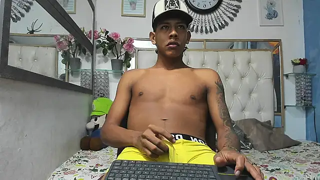 Snapshot of mr_stiven_ chatting on January 10, 4:33 am mr stiven online show from January 10, 4:33 am