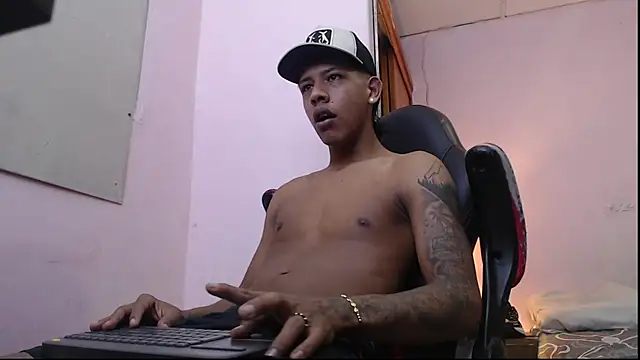 Snapshot of mr_stiven_ chatting on January 12, 12:28 am mr stiven online show from January 12, 12:28 am