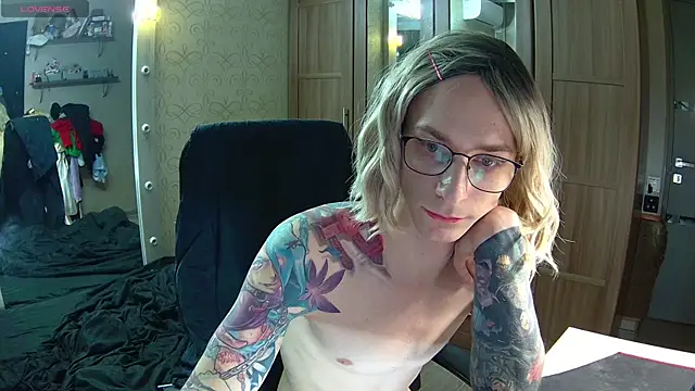 Julia dolls online show from February 14, 6:29 pm