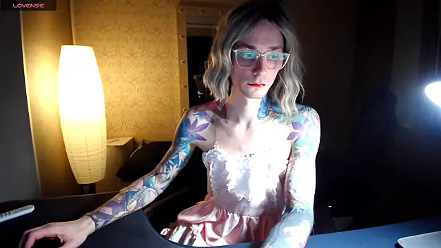 Julia dolls online show from November 21, 6:17 pm