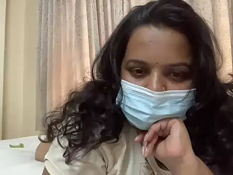 Snapshot of Oeshi chatting on July 3, 8:21 am Oeshi online show from July 3, 8:21 am