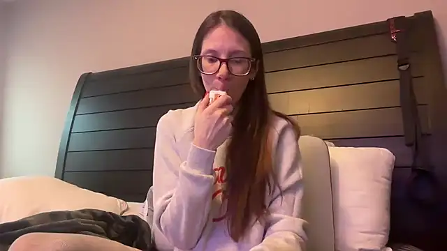 yourstrulylivy69 online show from February 18, 1:44 pm