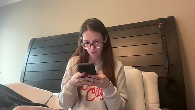 yourstrulylivy69 online show from February 18, 7:09 pm