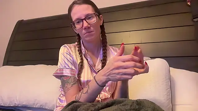 yourstrulylivy69 online show from February 20, 3:56 am