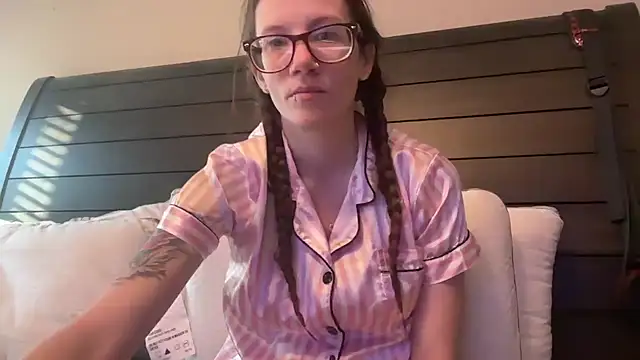 yourstrulylivy69 online show from February 20, 1:51 pm