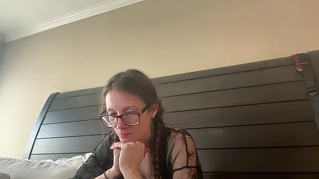 yourstrulylivy69 online show from February 20, 8:47 pm