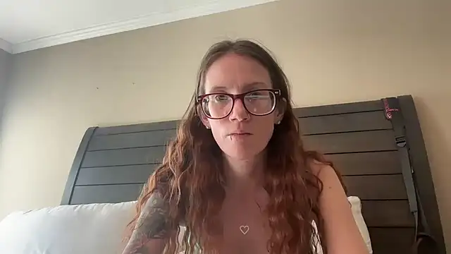 yourstrulylivy69 online show from February 21, 7:43 pm