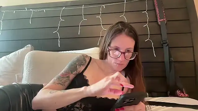 yourstrulylivy69 online show from February 27, 3:37 pm