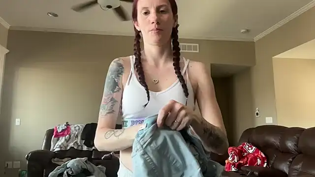 yourstrulylivy69 online show from March 12, 6:22 pm