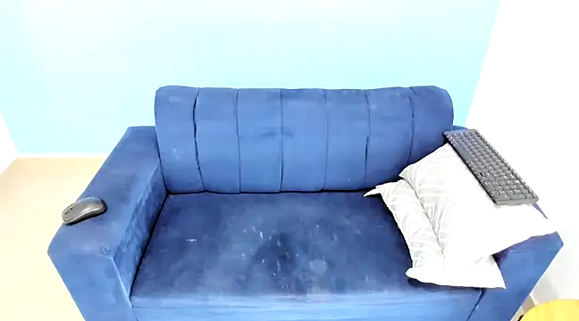 Snapshot of davinacaro chatting on December 19, 10:21 pm davinacaro online show from December 19, 10:21 pm