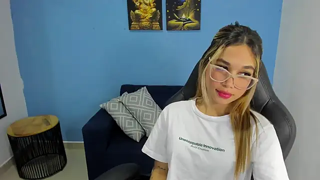 Snapshot of davinacaro chatting on January 25, 12:27 am davinacaro online show from January 25, 12:27 am