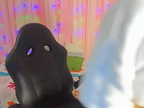 Snapshot of davinacaro chatting on October 3, 5:54 pm davinacaro online show from October 3, 5:54 pm