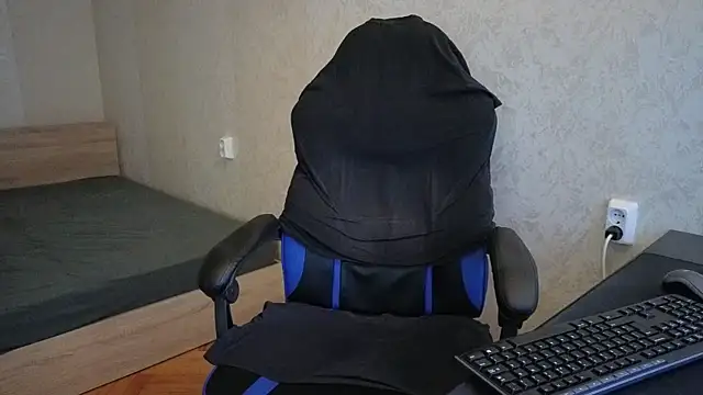 Snapshot of TheFitGiant chatting on February 6, 1:36 pm TheFitGiant online show from February 6, 1:36 pm