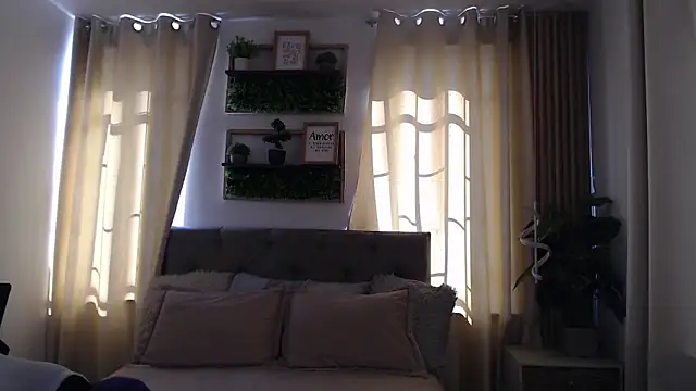 Snapshot of sasi_luna chatting on May 18, 1:28 pm sasi luna online show from May 18, 1:28 pm