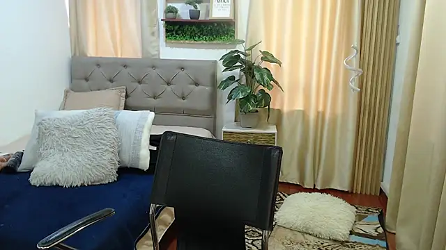 Snapshot of sasi_luna chatting on May 31, 1:29 pm sasi luna online show from May 31, 1:29 pm