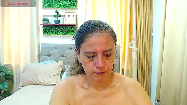 Snapshot of sasi_luna chatting on June 28, 2:01 pm sasi luna online show from June 28, 2:01 pm