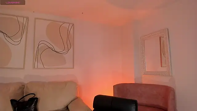 MiaFarrell  online show from March 14, 11:15 am