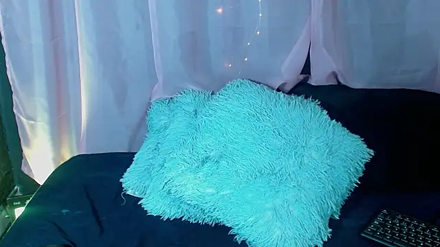 Snapshot of Nicole_Brown1126 chatting on January 24, 12:20 am Nicole Brown1126 online show from January 24, 12:20 am