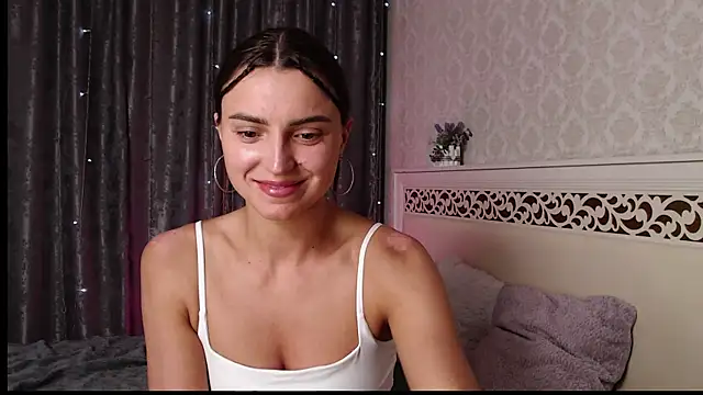 Snapshot of Lesyisme chatting on April 14, 9:54 pm Lesyisme online show from April 14, 9:54 pm